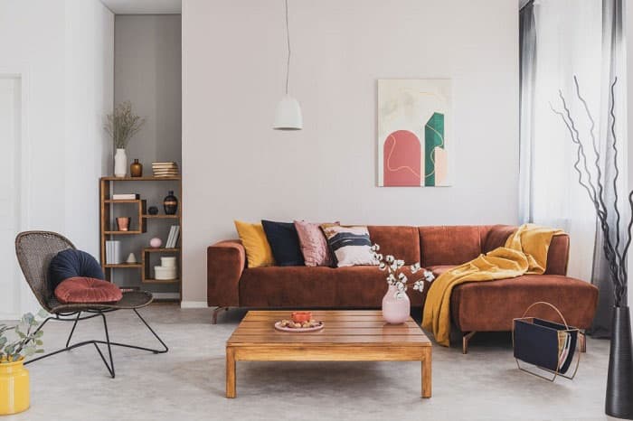 What Pillows Go With a Brown Couch: 8 Brown Couch Pillow Ideas