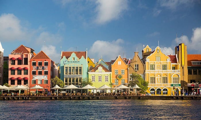 modern-beach-house-exterior-colors