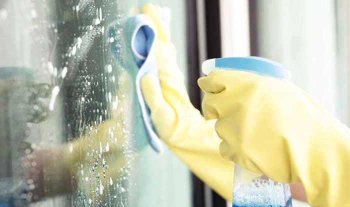glass-cleaner-for-shower