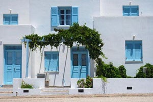 blue-shutters-for-white-house