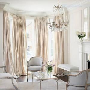 hanging-curtains-with-light