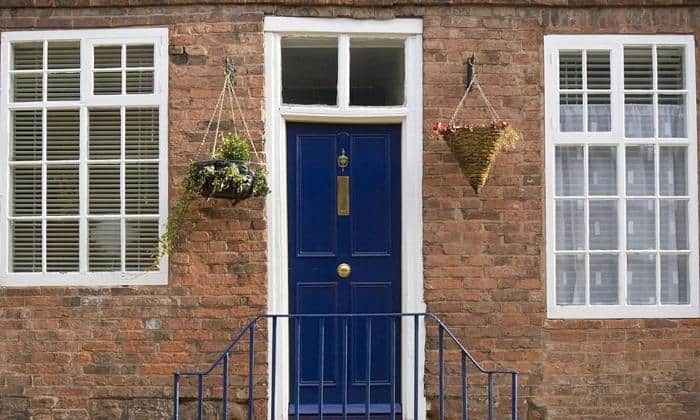 white-and-blue-colors-compliment-orange-brick