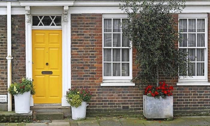 white-and-yellow-colors-compliment-orange-brick