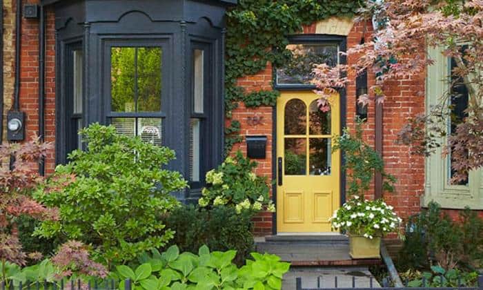 yellow-colors-go-with-orange-brick-house