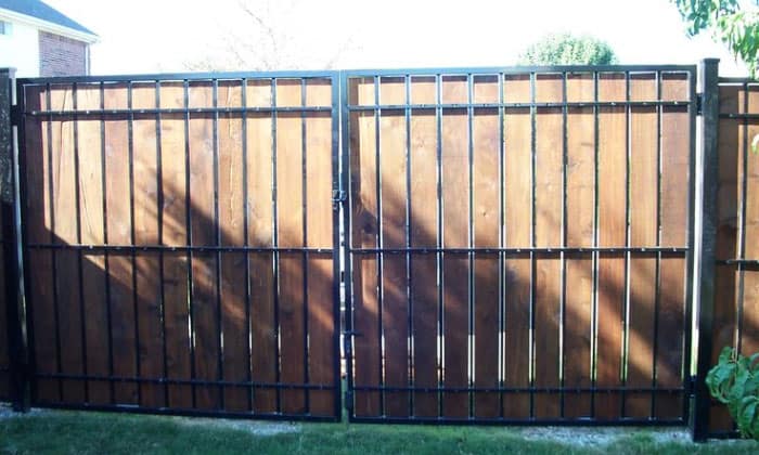 Cover-a-Metal-or-Wrought-Iron-Gate-for-Privacy-use-custom-wooden-plank