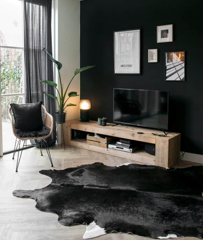 black-wall-with-black-furniture