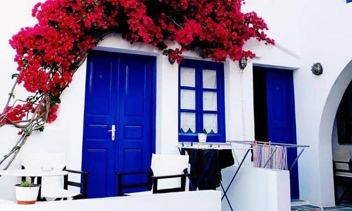 pure-white-and-cobalt-blue-house-exteriors