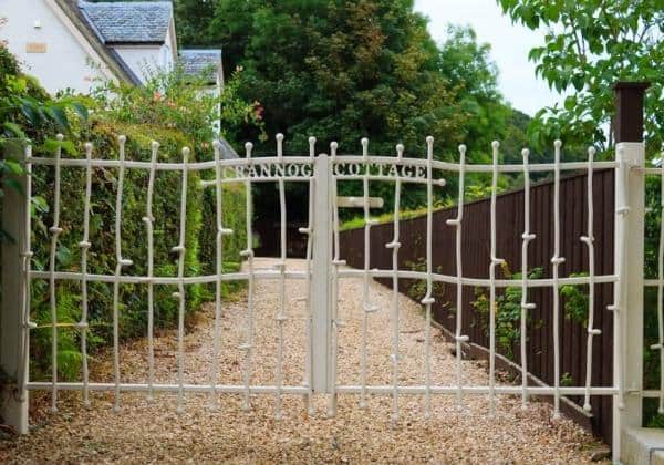 build-a-stylish-gate-at-the-entrance