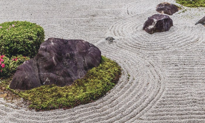 Geometric-zen-patio-with-decomposed-granite