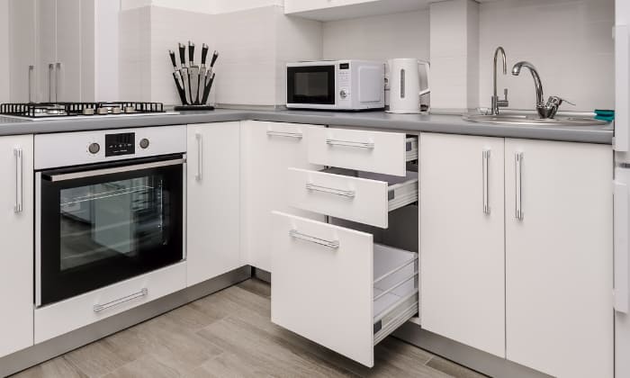 Stove-in-Corner-of-Kitchen-to-Save-space