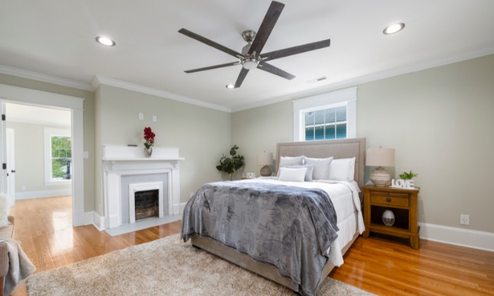 Cozy-tray-ceiling-with-recessed-lighting