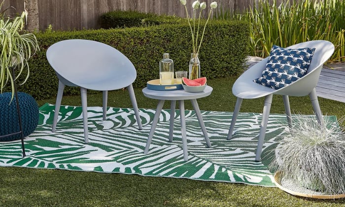Outdoor-Rugs-on-grass-solution