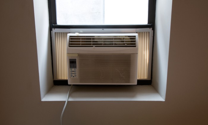 Window-air-conditioner-Alternative-to-Ceiling-Fans