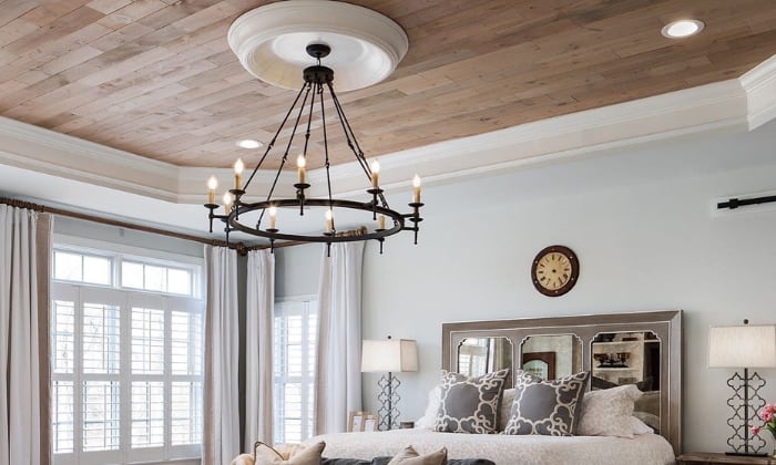 Wood-plank-neutral-tray-ceiling